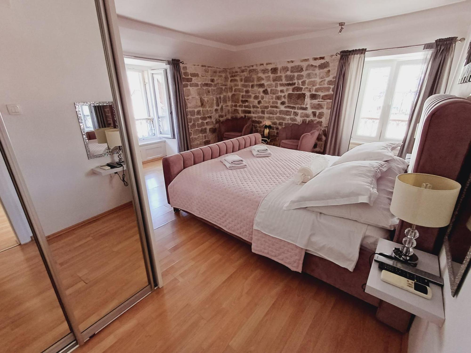 Private In Diocletians Palace Apartament *