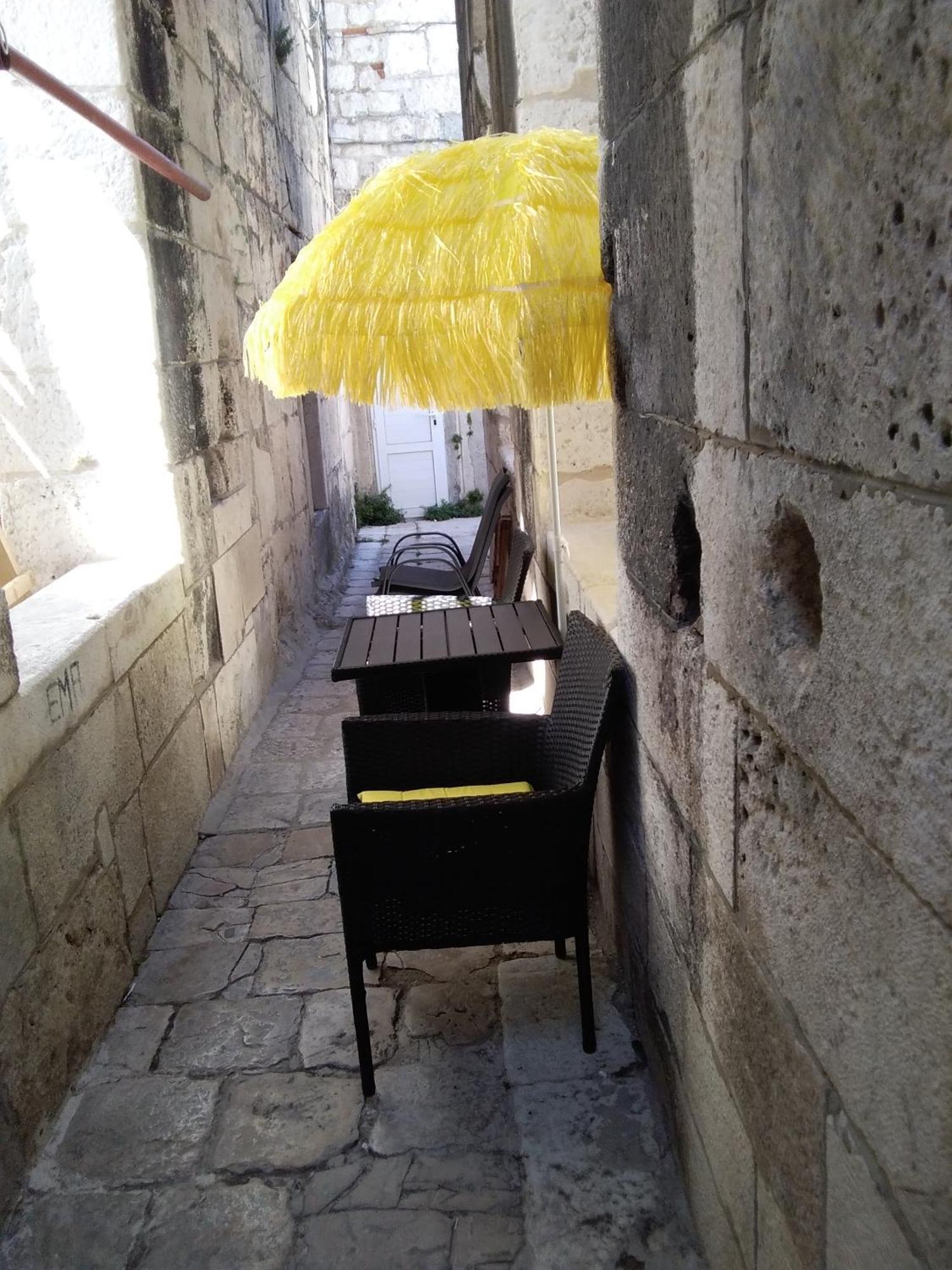 Private In Diocletians Palace Apartament Split