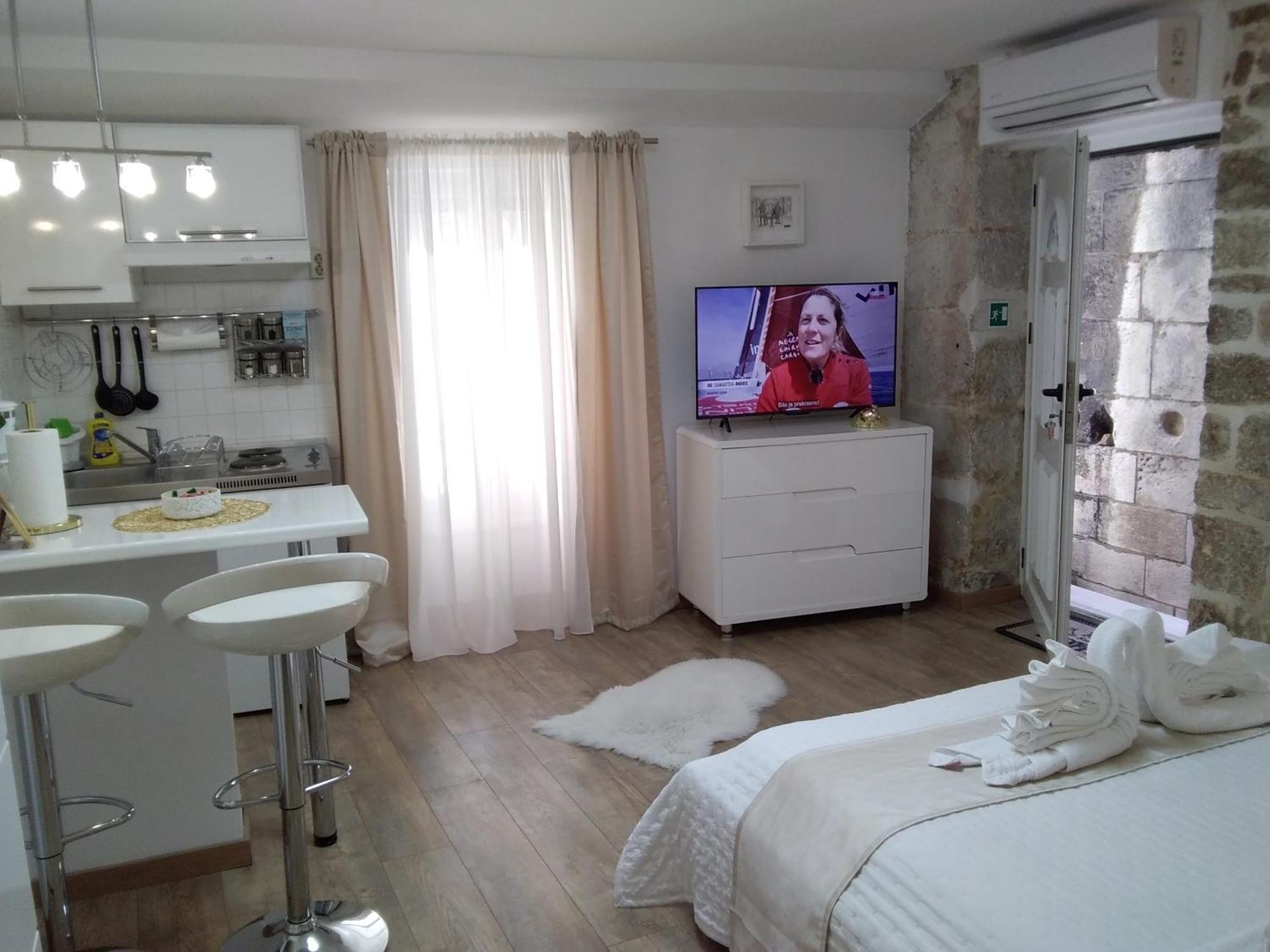 Private In Diocletians Palace *